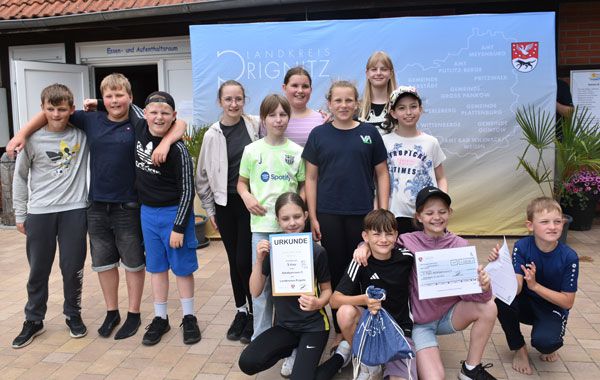 Die „Berger Müllmonster“ von der Grundschule Berge freuten in Runde 1 sich über Platz 3. Foto: Landkreis Prignitz